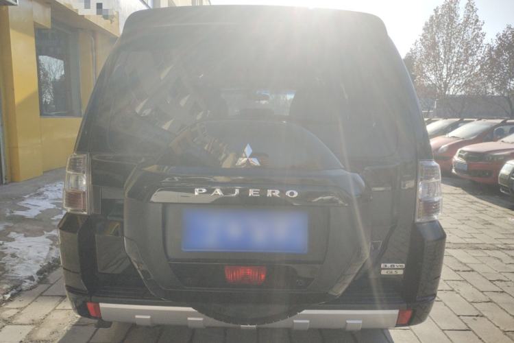 Used Mitsubishi Pajero  Rear