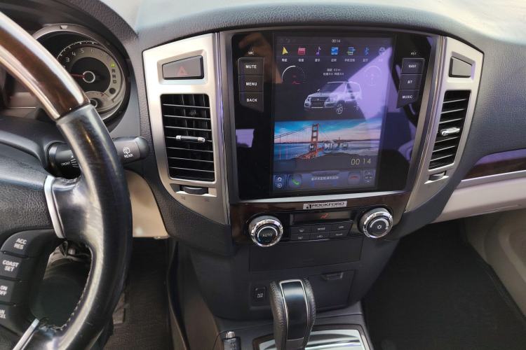 Used Mitsubishi Pajero  Audio And AC Panel