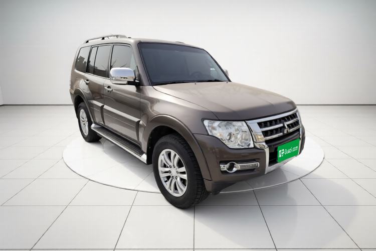 Used Mitsubishi Pajero  Exterior 2