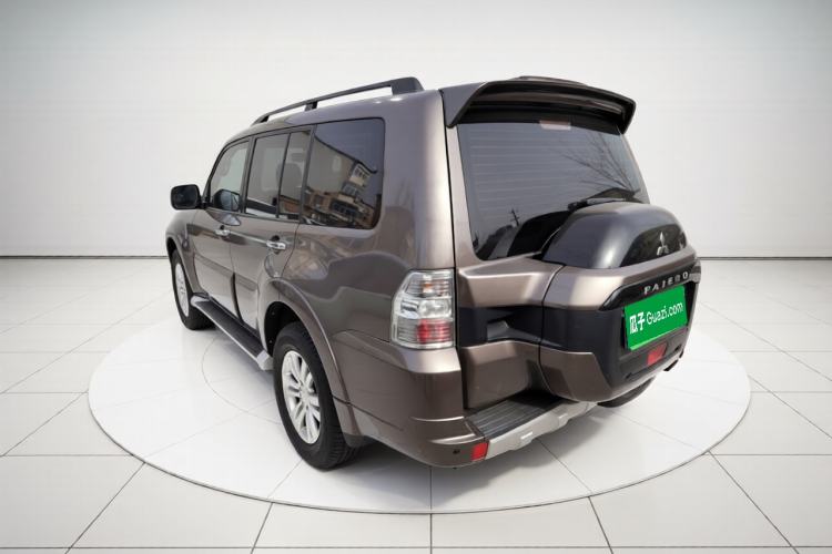 Used Mitsubishi Pajero  Exterior 3