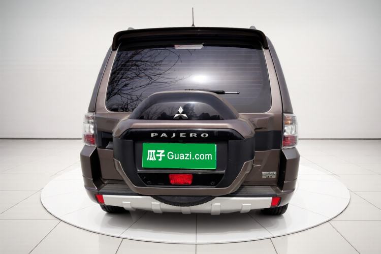 Used Mitsubishi Pajero  Exterior 4