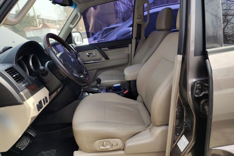 Used Mitsubishi Pajero  Left Front Seat