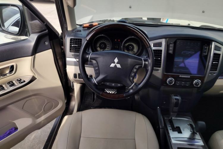 Used Mitsubishi Pajero  Steering Wheel