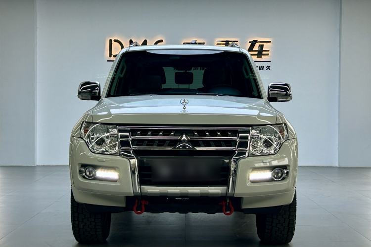 Used Mitsubishi Pajero  Exterior 1