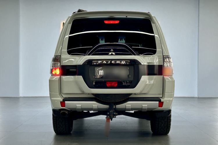 Used Mitsubishi Pajero  Exterior 3