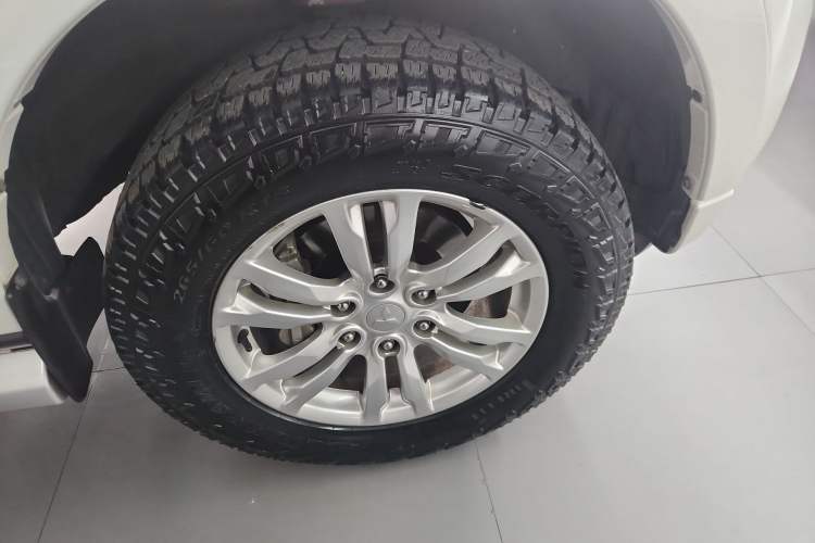 Used Mitsubishi Pajero  Exterior 5
