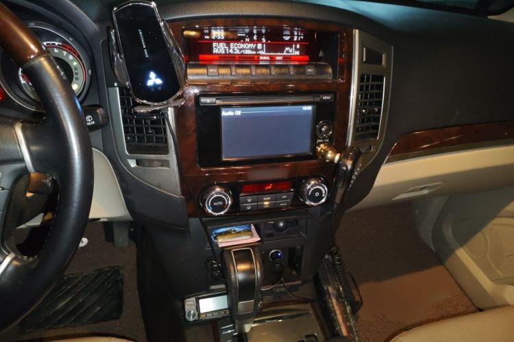 Used Mitsubishi Pajero  Audio And AC Panel