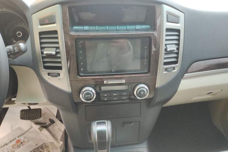 Used Mitsubishi Pajero  Audio And AC Panel