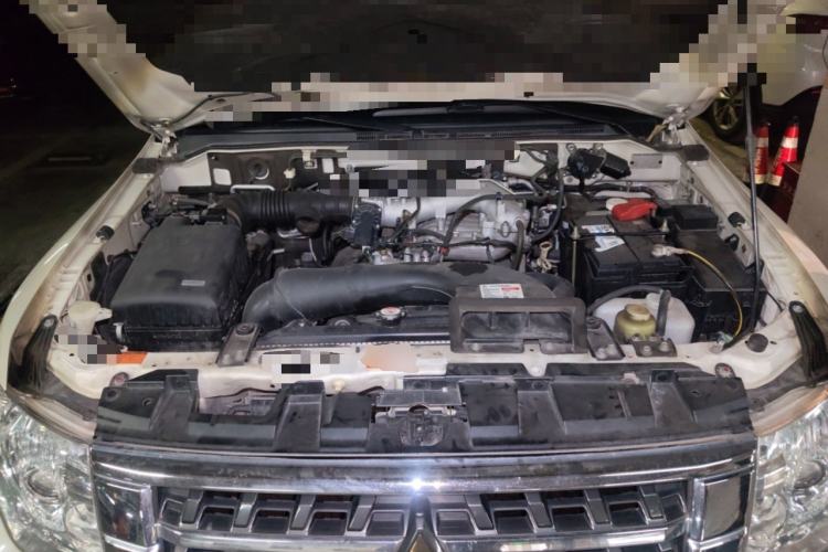Used Mitsubishi Pajero  Engine Bay