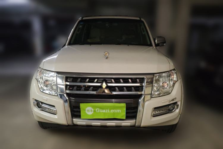 Used Mitsubishi Pajero  Exterior 1