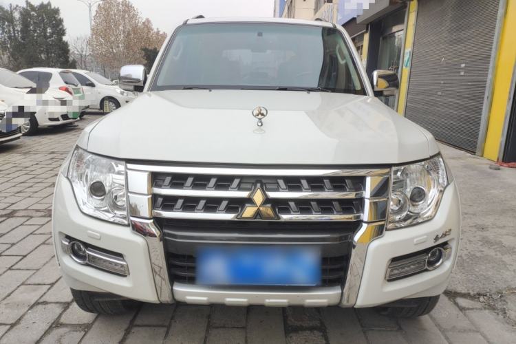 Used Mitsubishi Pajero  Exterior 1