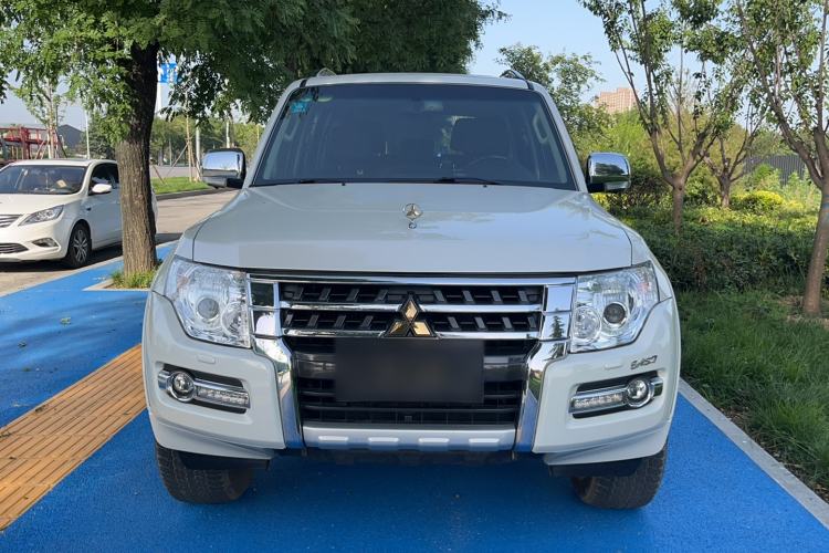 Used Mitsubishi Pajero  Exterior 1