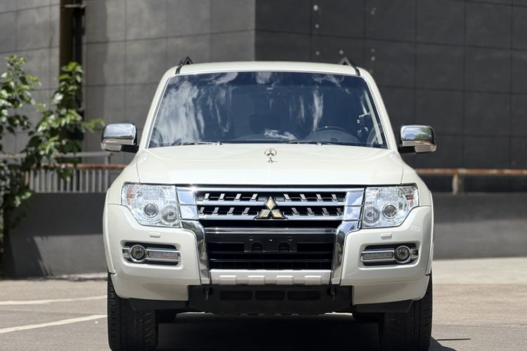 Used Mitsubishi Pajero  Exterior 1