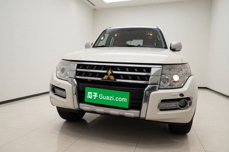 Used Mitsubishi Pajero  Exterior 1