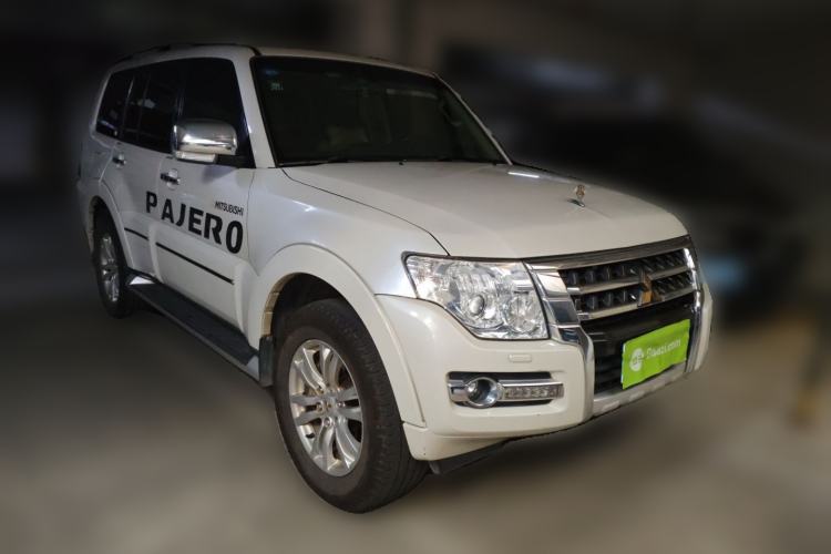 Used Mitsubishi Pajero  Exterior 2