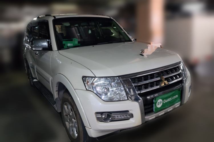 Used Mitsubishi Pajero  Exterior 2