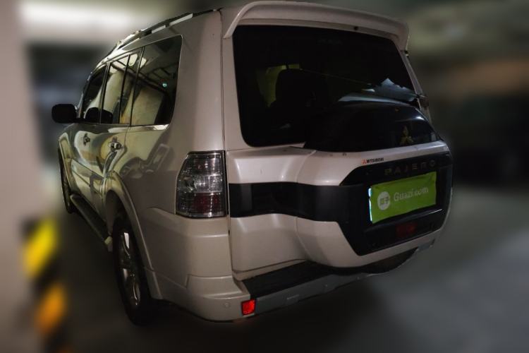 Used Mitsubishi Pajero  Exterior 3