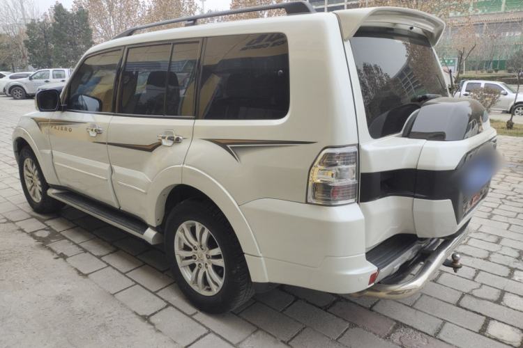 Used Mitsubishi Pajero  Exterior 3