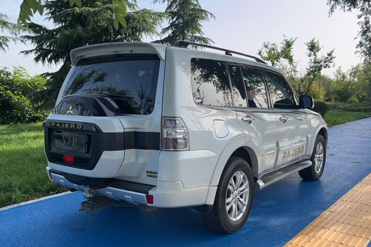 Used Mitsubishi Pajero  Exterior 3