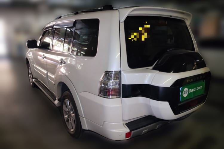 Used Mitsubishi Pajero  Exterior 3