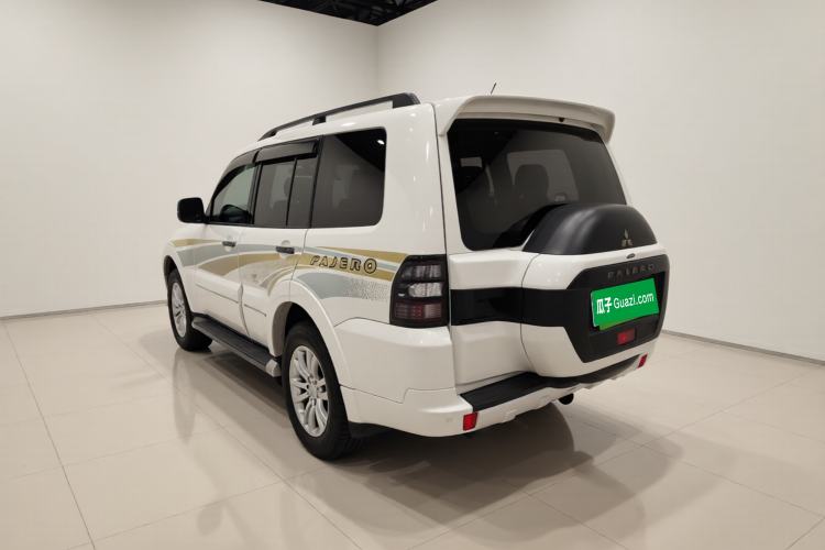 Used Mitsubishi Pajero  Exterior 3