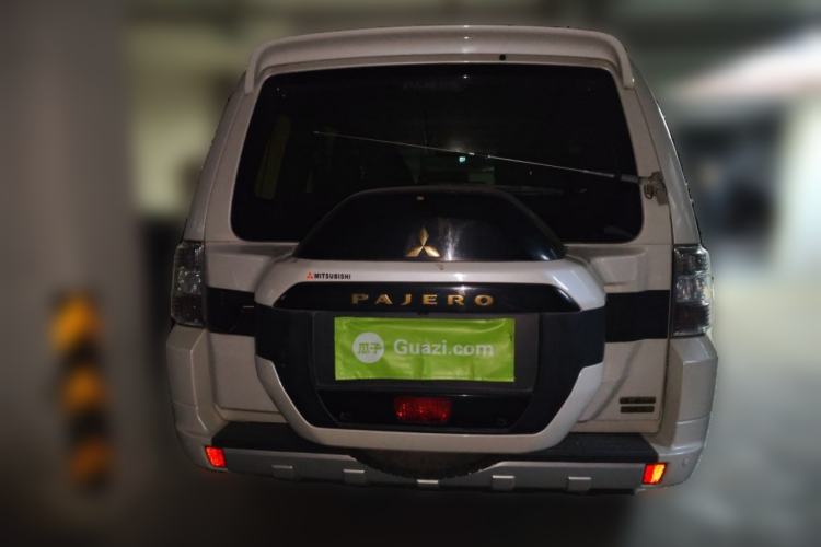Used Mitsubishi Pajero  Exterior 4