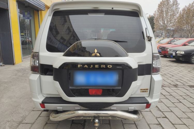 Used Mitsubishi Pajero  Exterior 4