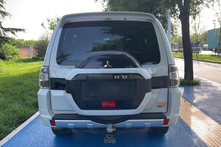 Used Mitsubishi Pajero  Exterior 4