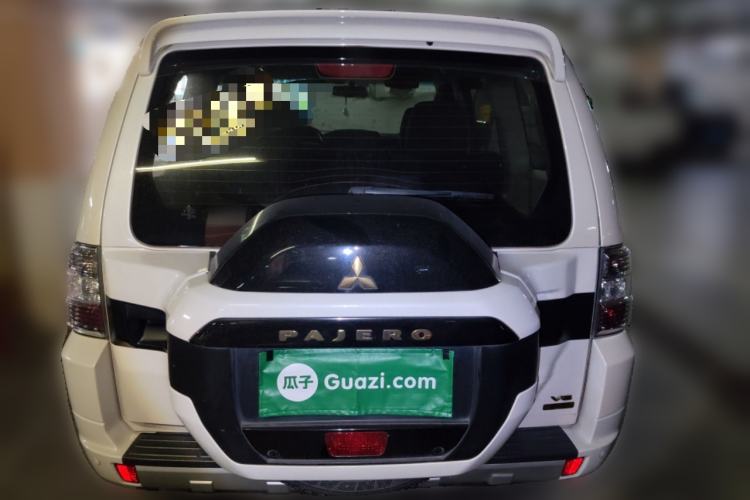 Used Mitsubishi Pajero  Exterior 4