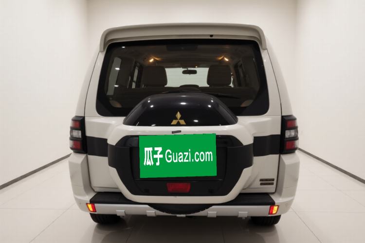 Used Mitsubishi Pajero  Exterior 4
