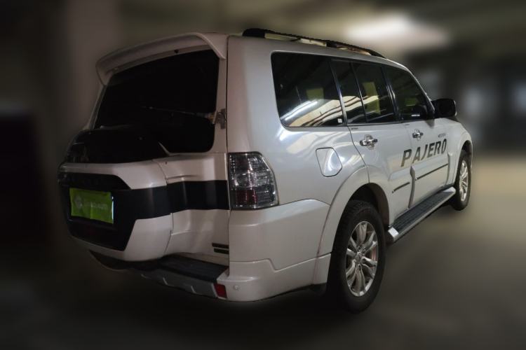 Used Mitsubishi Pajero  Exterior 5