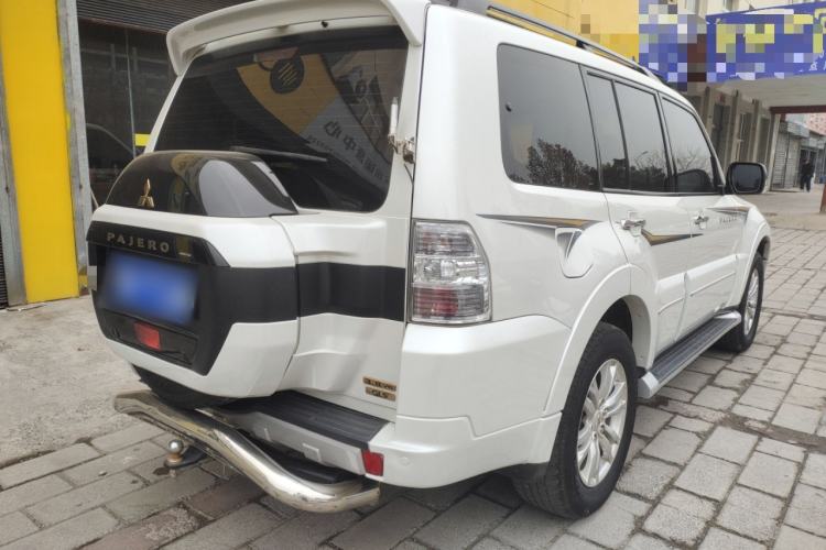 Used Mitsubishi Pajero  Exterior 5