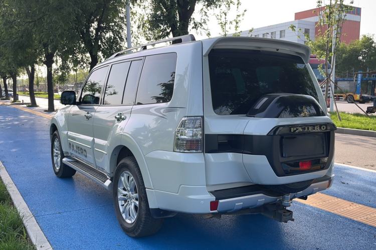 Used Mitsubishi Pajero  Exterior 5