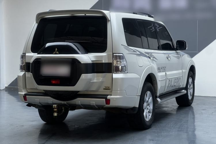Used Mitsubishi Pajero  Exterior 5