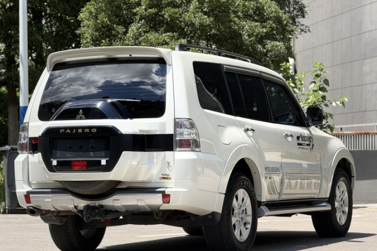Used Mitsubishi Pajero  Exterior 5