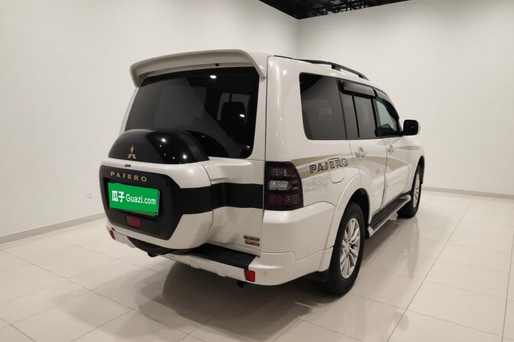 Used Mitsubishi Pajero  Exterior 5