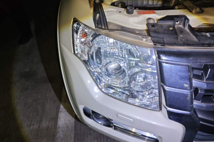 Used Mitsubishi Pajero  Exterior 6
