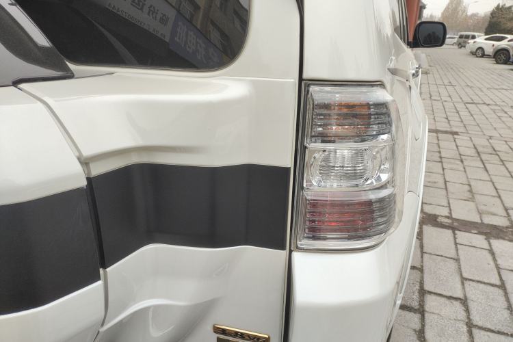 Used Mitsubishi Pajero  Exterior 6