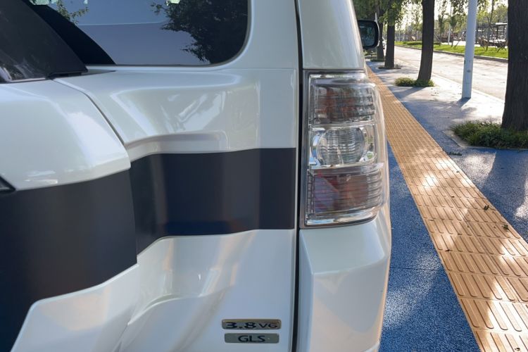 Used Mitsubishi Pajero  Exterior 6