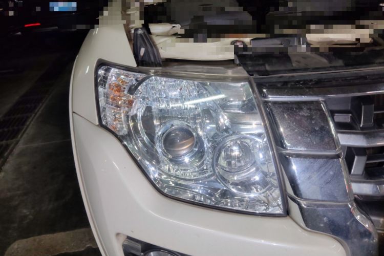 Used Mitsubishi Pajero  Exterior 6