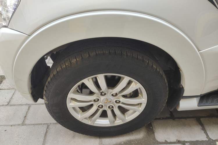 Used Mitsubishi Pajero  Exterior 7