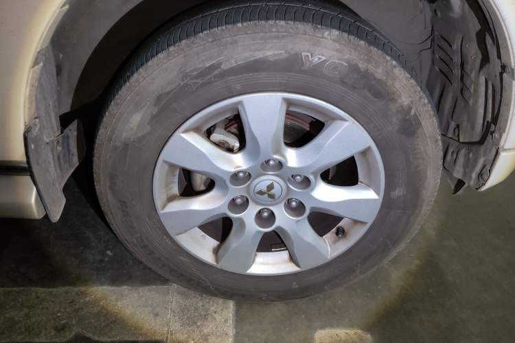 Used Mitsubishi Pajero  Exterior 7