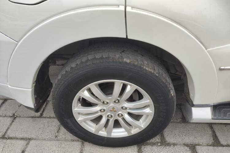 Used Mitsubishi Pajero  Exterior 8