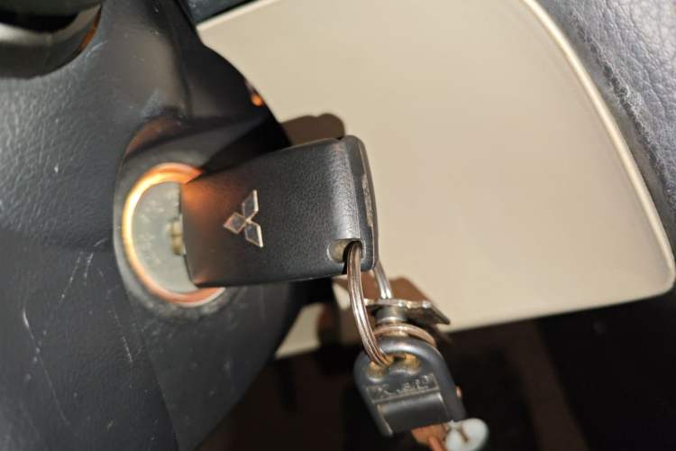 Used Mitsubishi Pajero  Interior 1