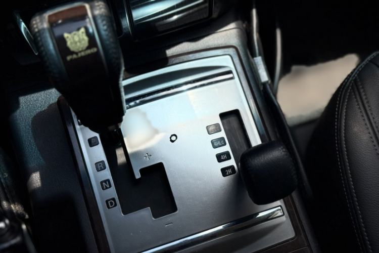 Used Mitsubishi Pajero  Interior 3