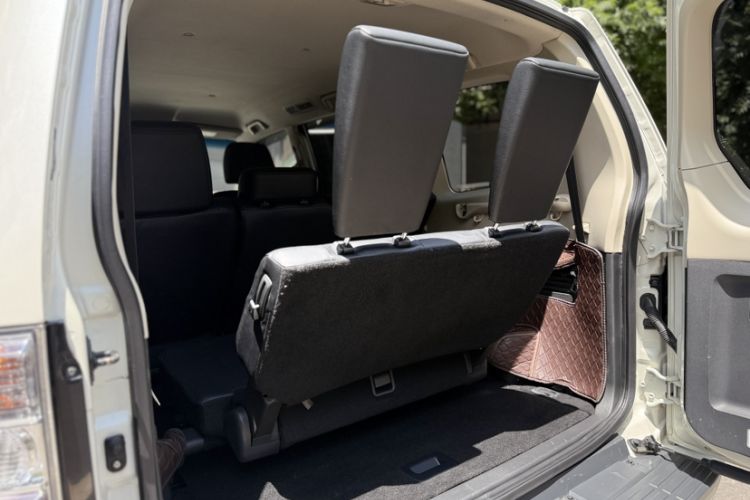 Used Mitsubishi Pajero  Interior 5