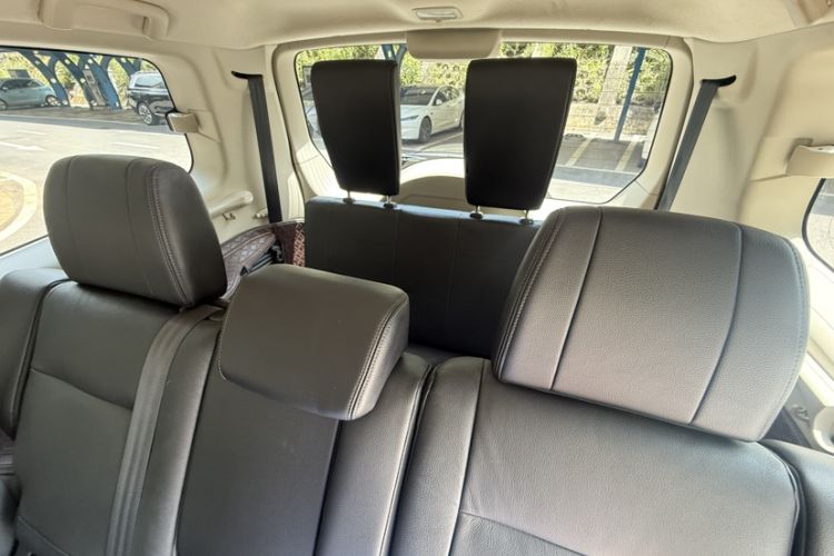 Used Mitsubishi Pajero  Interior 9