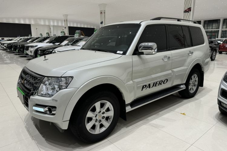 Used Mitsubishi Pajero Guazi used car, China used car export, Used car for sale, Used cars, Cheapest cars for sale