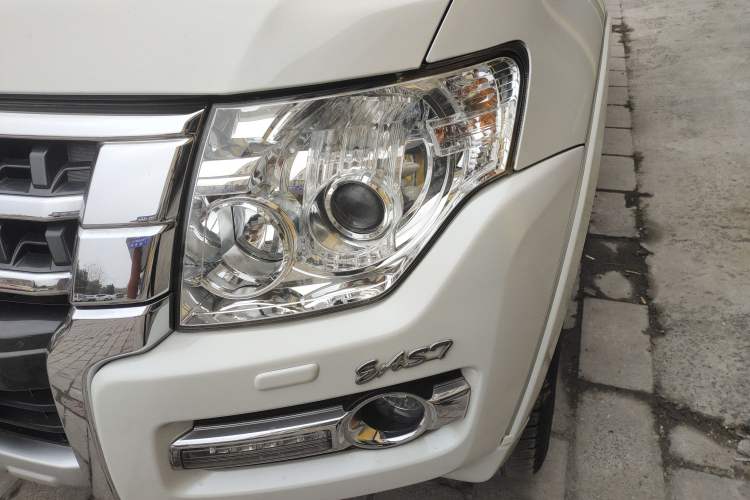 Used Mitsubishi Pajero  Left Front Headlight