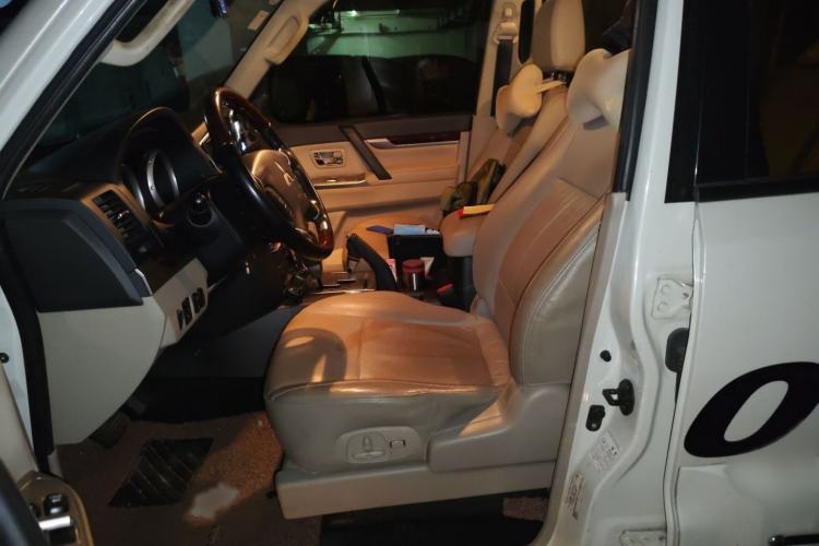 Used Mitsubishi Pajero  Left Front Seat